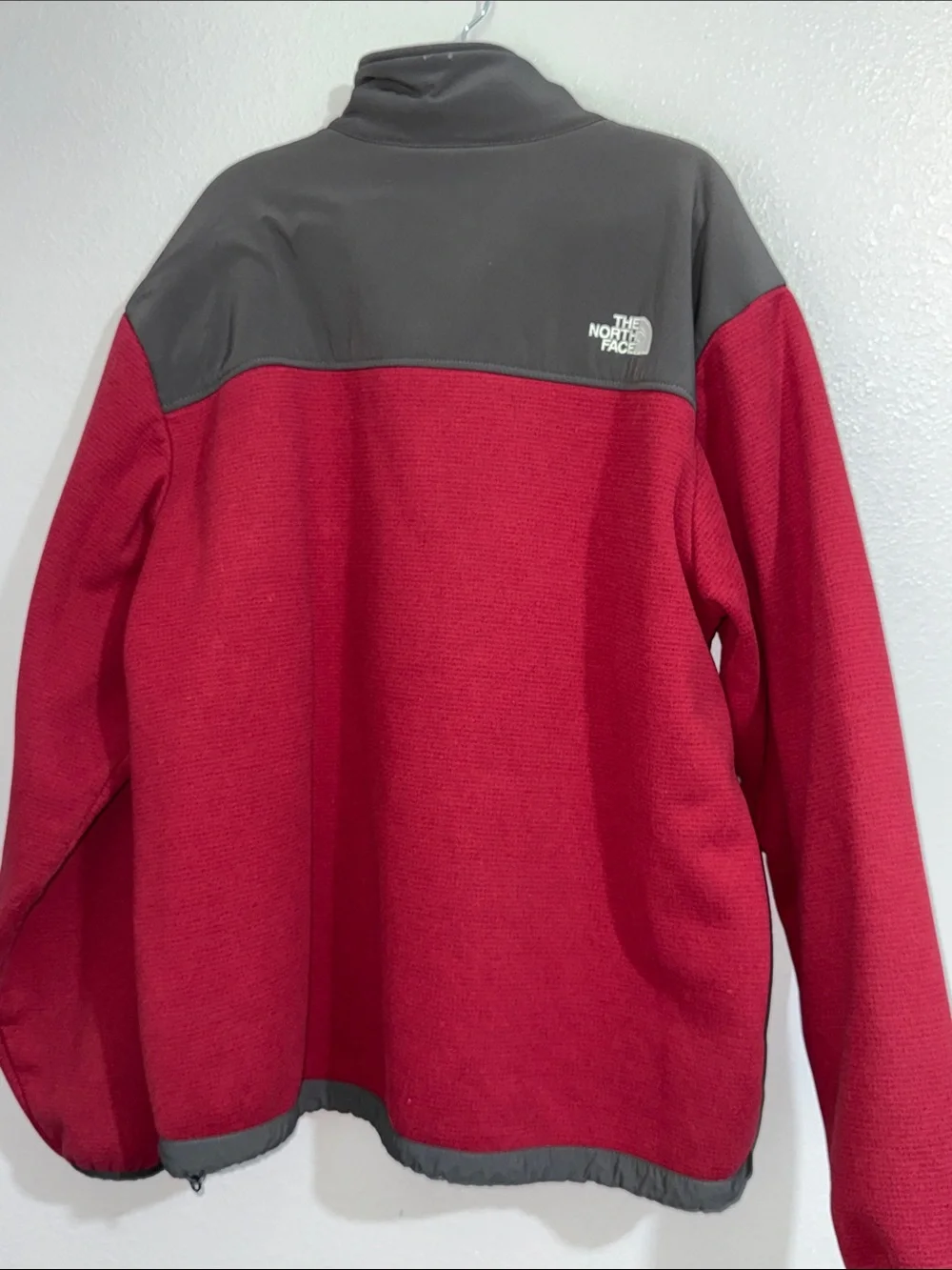 The North Face Men's Gray & burgundy Lightweight Jacket